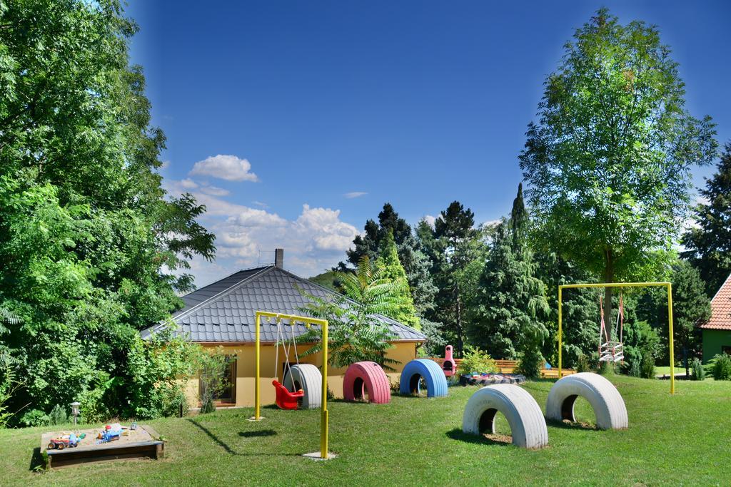 Areal Hradisek Klobouky u Brna Exterior foto